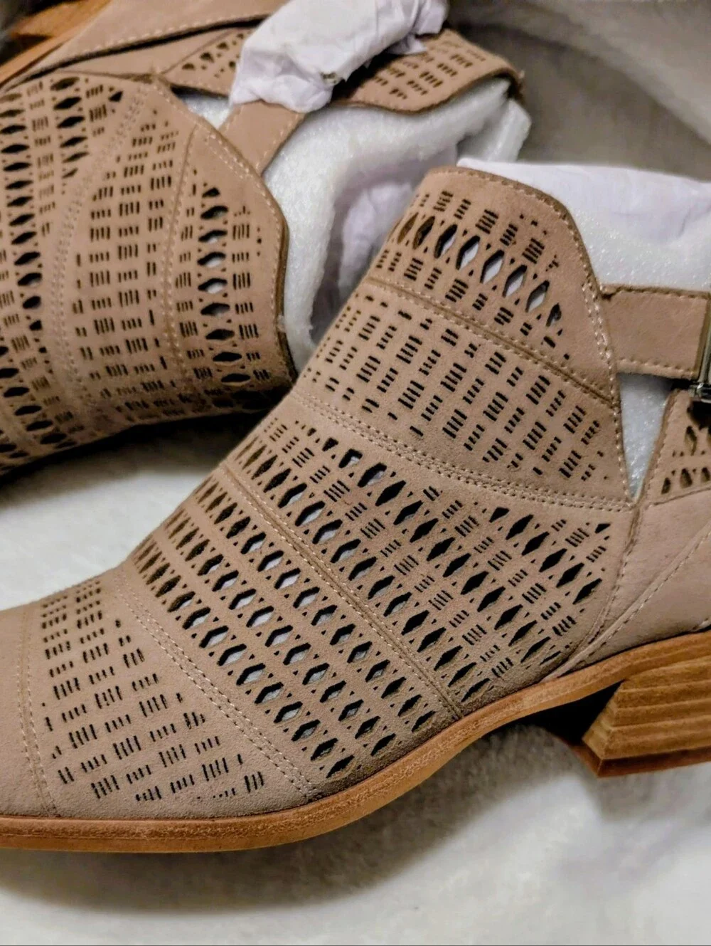 NWOT Vince Camuto Taupe Laser-Cut Suede Ankle Booties With Buckle 8.5